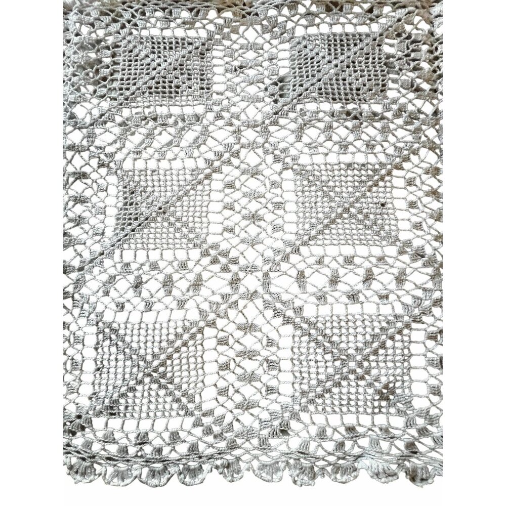 Hand-Crocheted White Lace Table Runner Dresser Scarf Shawl 51x17 Granny core VTG - Picture 4 of 10